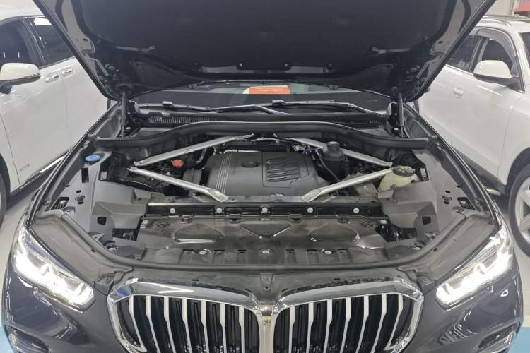 Used BMW X5 2022 Restyled xDrive 40Li M Sport Package Engine Bay