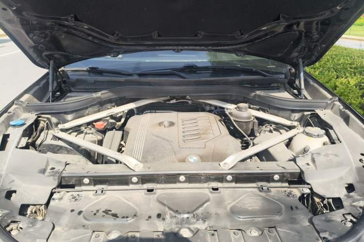 Used BMW X5 2022 xDrive 40Li M Sport Package Engine Bay
