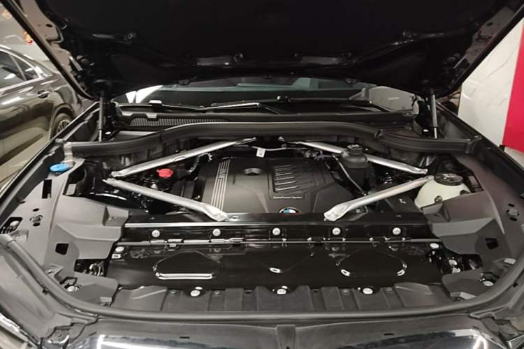Used BMW X5 2022 Restyled xDrive 40Li M Sport Package Engine Bay