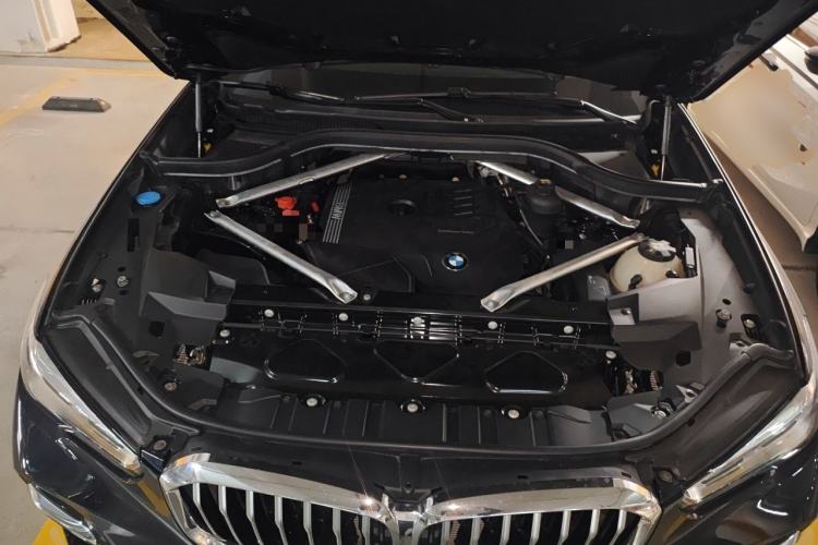 Used BMW X5 2022 xDrive 30Li Luxury M Sport Package Engine Bay