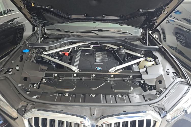 Used BMW X5 2022 Restyled xDrive 40Li M Sport Package Engine Bay