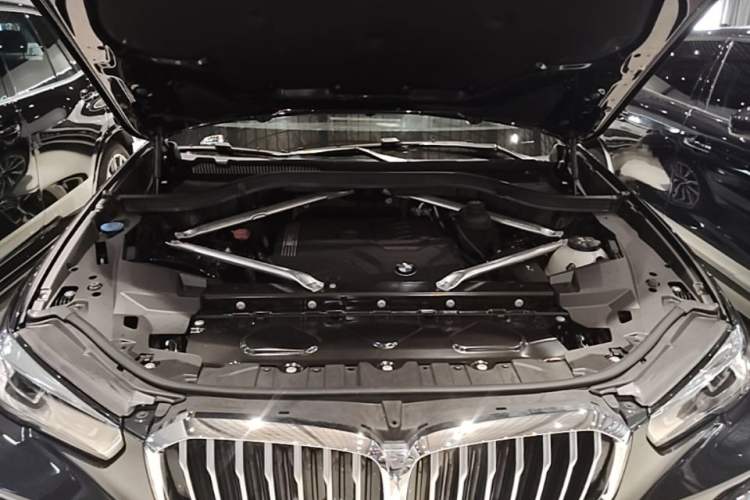 Used BMW X5 2022 Restyled xDrive 30Li Luxury Version M Sport Package Engine Bay