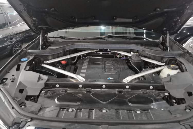 Used BMW X5 2022 Restyled xDrive 40Li M Sport Package Engine Bay