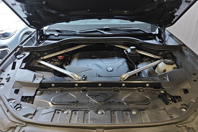Used BMW X5 2022 xDrive 30Li Luxury M Sport Package Engine Bay