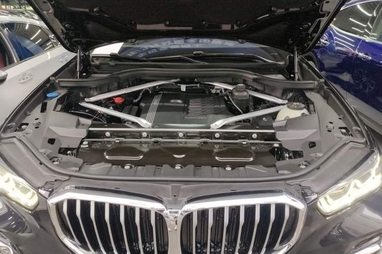 Used BMW X5 2022 Restyled xDrive 40Li Luxury Edition M Sport Package Engine Bay