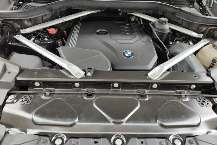 Used BMW X5 2022 xDrive 30Li M Sport Package Engine Bay
