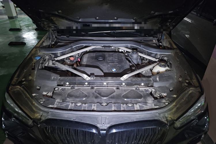Used BMW X5 2022 xDrive 30Li Luxury M Sport Package Engine Bay
