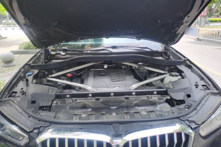 Used BMW X5 2022 xDrive 40Li M Sport Package Engine Bay