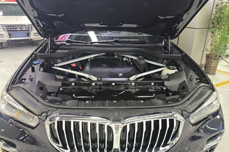 Used BMW X5 2022 Restyled xDrive 30Li Luxury Version M Sport Package Engine Bay