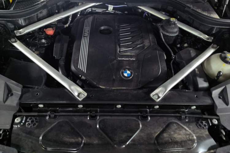 Used BMW X5 2022 xDrive 40Li M Sport Package Engine Bay