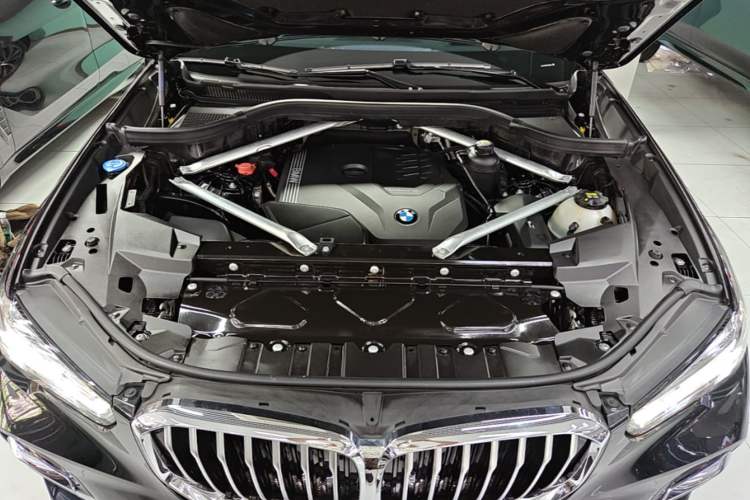 Used BMW X5 2022 Restyled xDrive 30Li Luxury Version M Sport Package Engine Bay