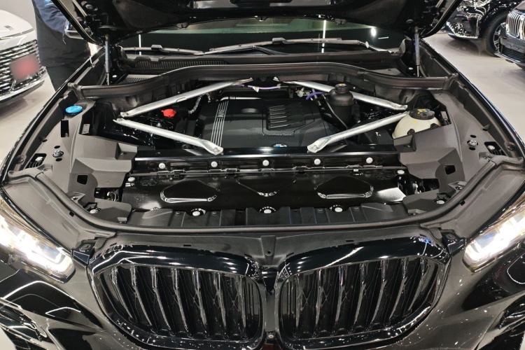 Used BMW X5 2022 xDrive 40Li Luxury Edition M Sport Package Engine Bay