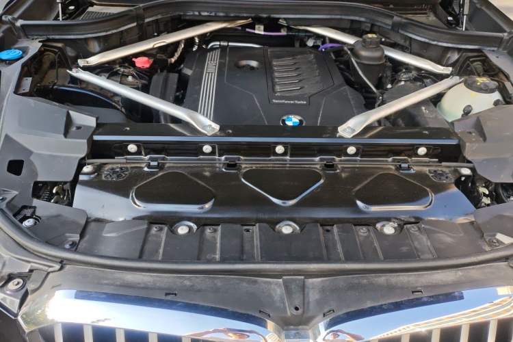 Used BMW X5 2022 xDrive 40Li Luxury Edition M Sport Package Engine Bay