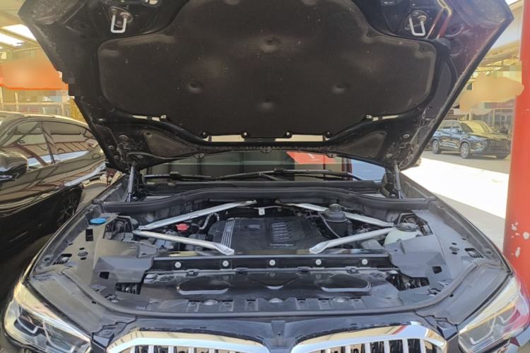 Used BMW X5 2022 xDrive 40Li M Sport Package Engine Bay