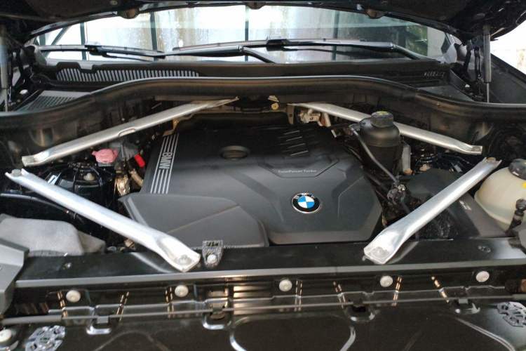 Used BMW X5 2022 Restyled xDrive 30Li Luxury Version M Sport Package Engine Bay