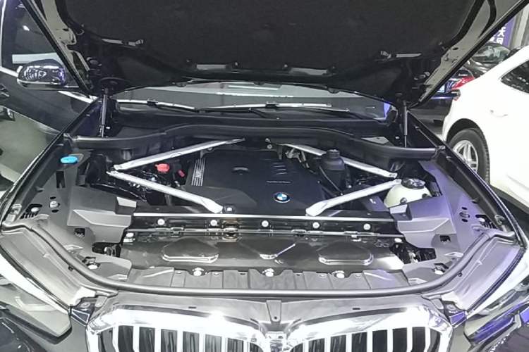 Used BMW X5 2022 Restyled xDrive 30Li M Sport Package Engine Bay