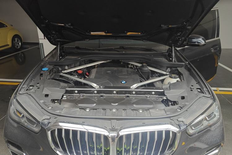 Used BMW X5 2022 Restyled xDrive 30Li Luxury Version M Sport Package Engine Bay