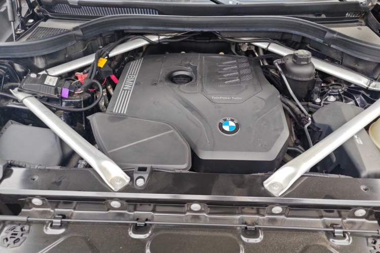 Used BMW X5 2022 Restyled xDrive 30Li Luxury Version M Sport Package Engine Bay