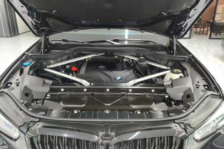 Used BMW X5 2022 xDrive 30Li Luxury M Sport Package Engine Bay