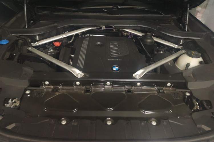 Used BMW X5 2022 xDrive 40Li M Sport Package Engine Bay