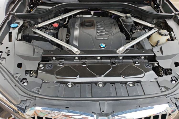 Used BMW X5 2022 xDrive 40Li M Sport Package Engine Bay