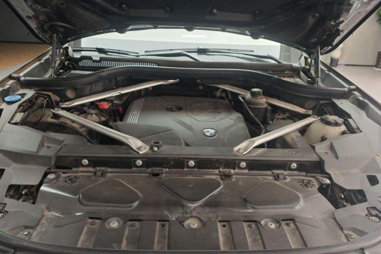 Used BMW X5 2022 xDrive 30Li M Sport Package Engine Bay