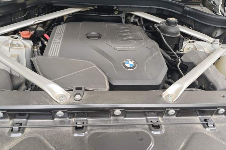 Used BMW X5 2022 xDrive 30Li Luxury M Sport Package Engine Bay