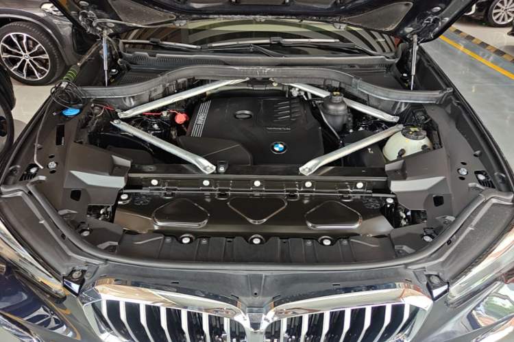Used BMW X5 2022 xDrive 30Li Luxury M Sport Package Engine Bay
