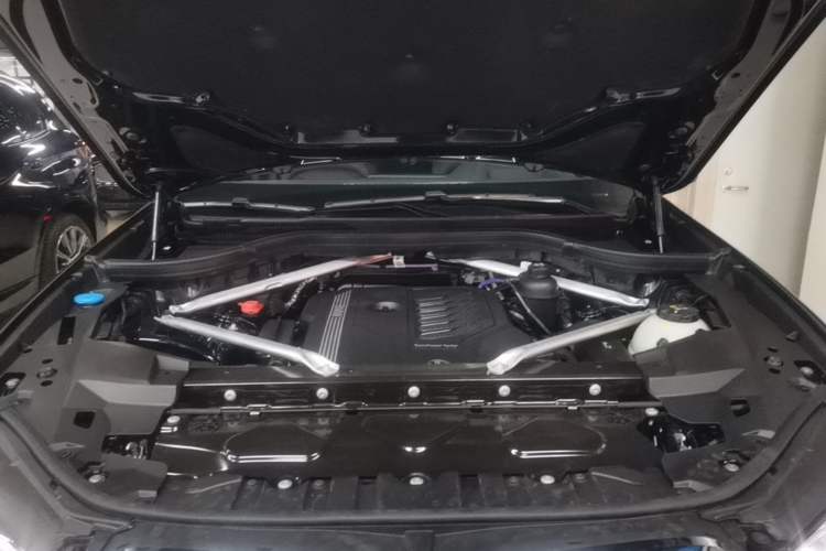 Used BMW X5 2022 Restyled xDrive 40Li M Sport Package Engine Bay
