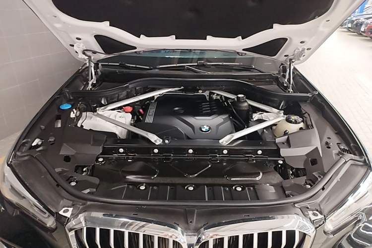 Used BMW X5 2022 Restyled xDrive 30Li Luxury Version M Sport Package Engine Bay