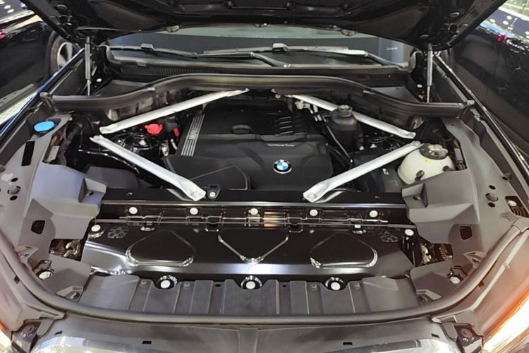 Used BMW X5 2022 xDrive 30Li Luxury M Sport Package Engine Bay