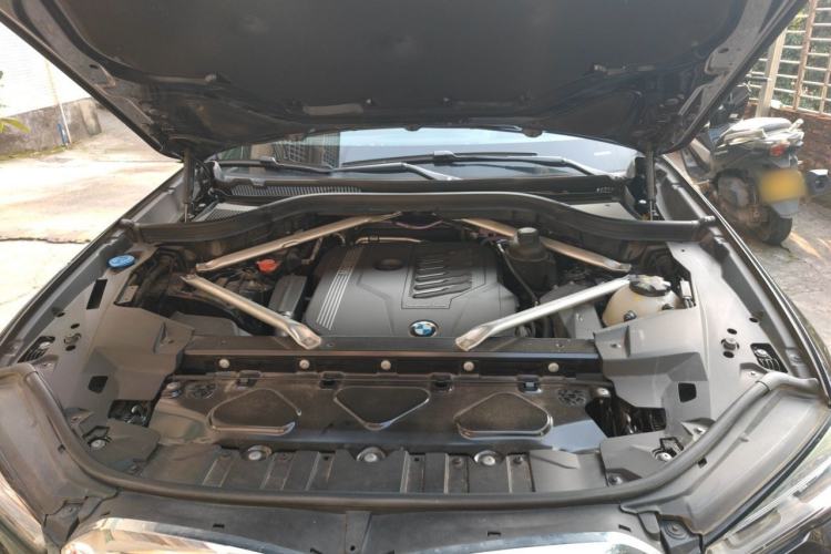 Used BMW X5 2022 xDrive 40Li M Sport Package Engine Bay