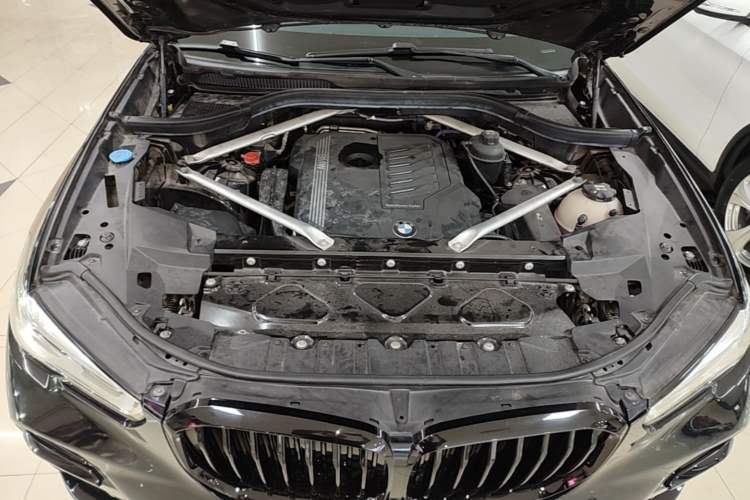 Used BMW X5 2022 Restyled xDrive 40Li M Sport Package Engine Bay