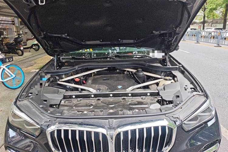 Used BMW X5 2022 Restyled xDrive 30Li M Sport Package Engine Bay