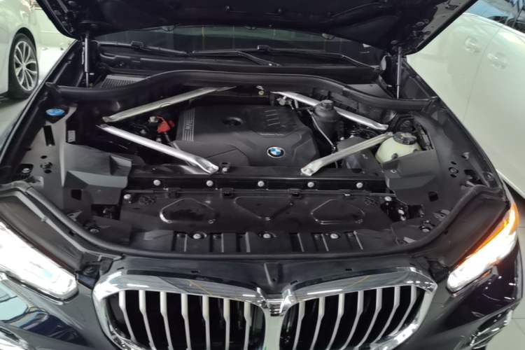 Used BMW X5 2022 Restyled xDrive 30Li Luxury Version M Sport Package Engine Bay