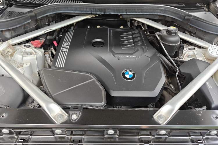 Used BMW X5 2022 xDrive 30Li Luxury M Sport Package Engine Bay