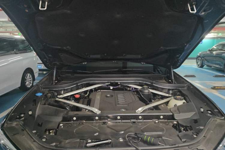 Used BMW X5 2022 xDrive 40Li M Sport Package Engine Bay