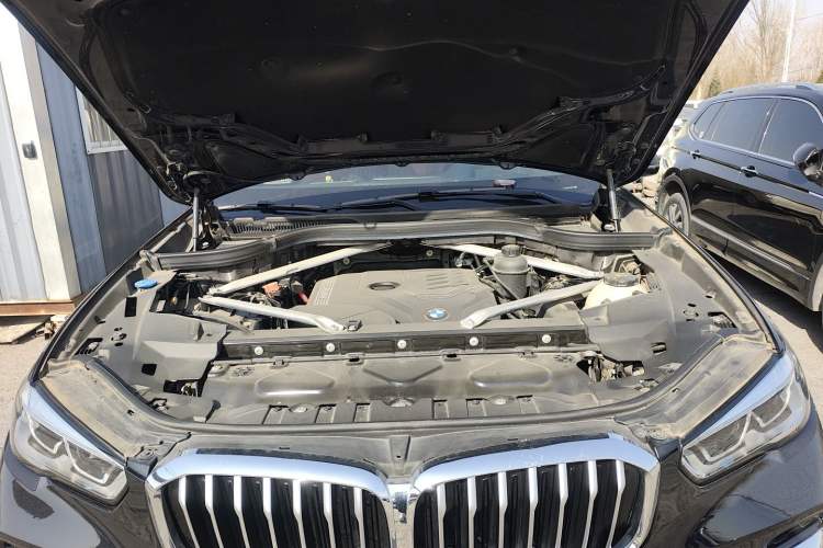 Used BMW X5 2022 Restyled xDrive 30Li Luxury Version M Sport Package Engine Bay