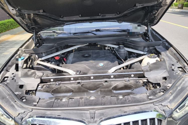 Used BMW X5 2022 xDrive 30Li Luxury M Sport Package Engine Bay