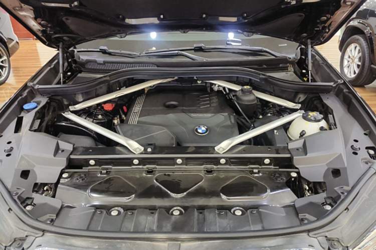 Used BMW X5 2022 xDrive 30Li Luxury M Sport Package Engine Bay