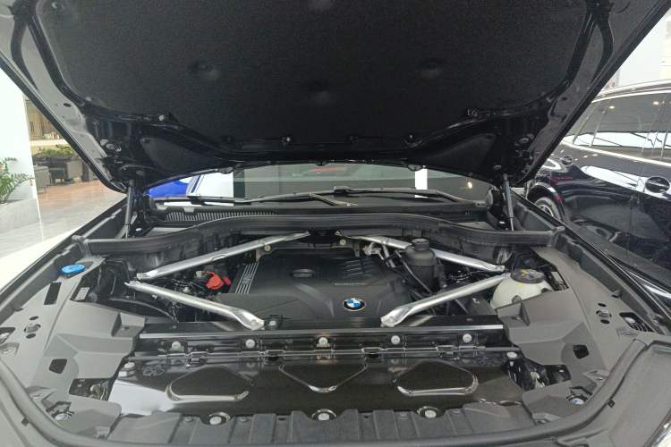 Used BMW X5 2022 Restyled xDrive 30Li Luxury Version M Sport Package Engine Bay