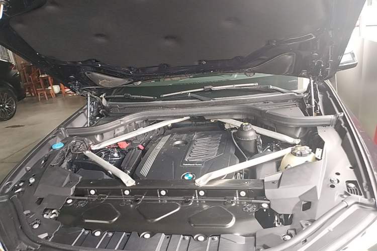 Used BMW X5 2022 xDrive40i M Sport Package Engine Bay