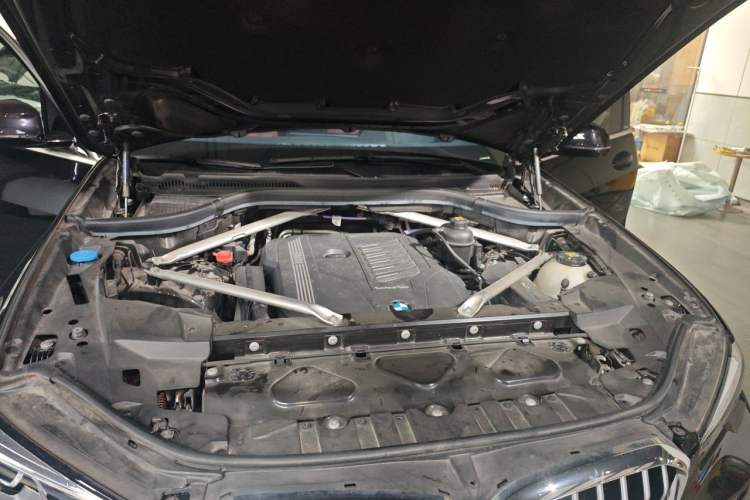 Used BMW X5 2022 xDrive 40Li M Sport Package Engine Bay