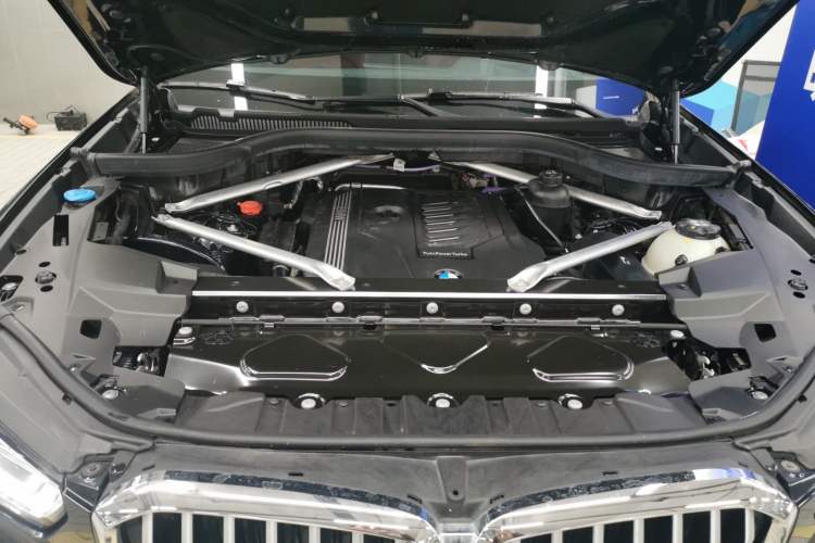 Used BMW X5 2022 Restyled xDrive 40Li Luxury Edition M Sport Package Engine Bay