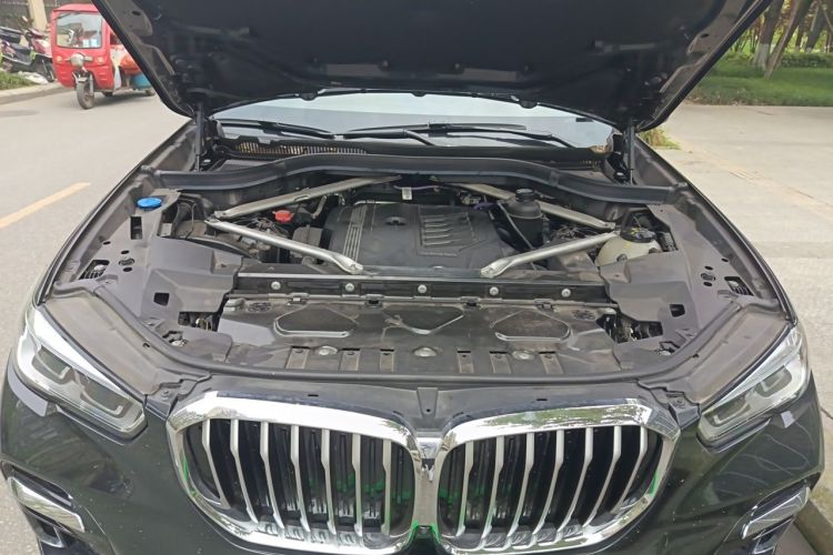 Used BMW X5 2022 xDrive 40Li M Sport Package Engine Bay