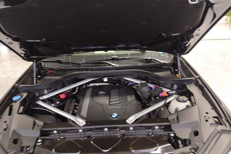 Used BMW X5 2022 Restyled xDrive 40Li M Sport Package Engine Bay
