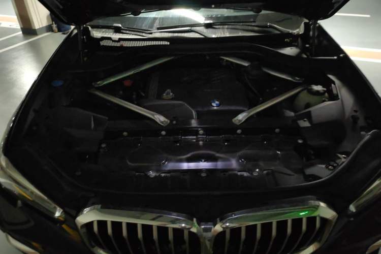Used BMW X5 2022 xDrive 30Li Luxury M Sport Package Engine Bay