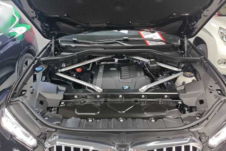 Used BMW X5 2022 xDrive 40Li M Sport Package Engine Bay
