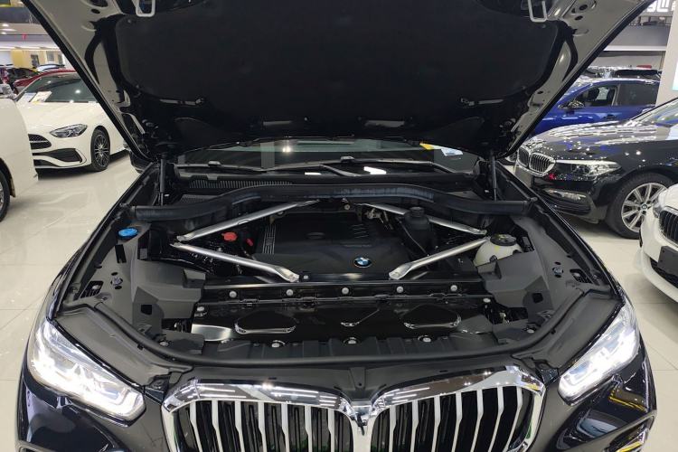 Used BMW X5 2022 Restyled xDrive 30Li Luxury Version M Sport Package Engine Bay