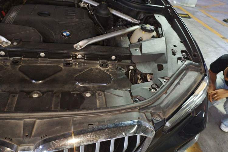 Used BMW X5 2022 xDrive 30Li Luxury M Sport Package Engine Bay Left